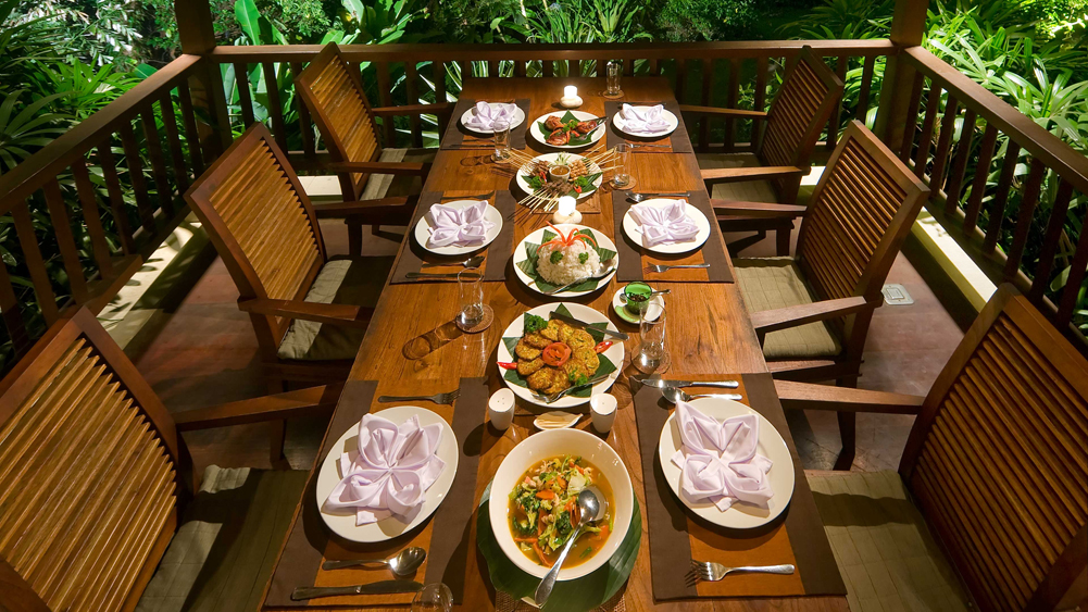 Villa Alamanda - Airy dining area